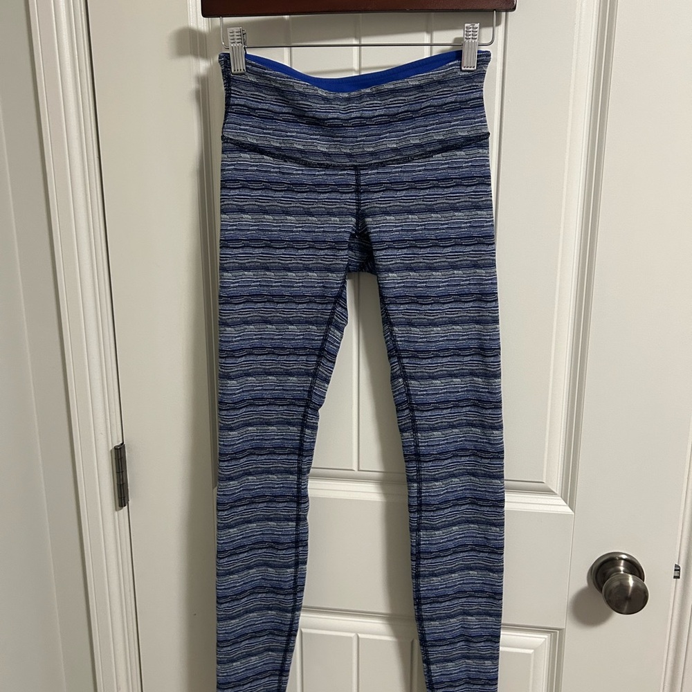 Lululemon Athletica Blue and Gray Patterned Leggings